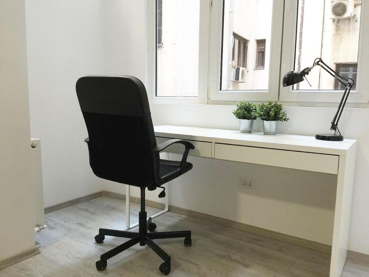 Perfect Home: Cozy 2br & Balcony Appartamento Bucarest