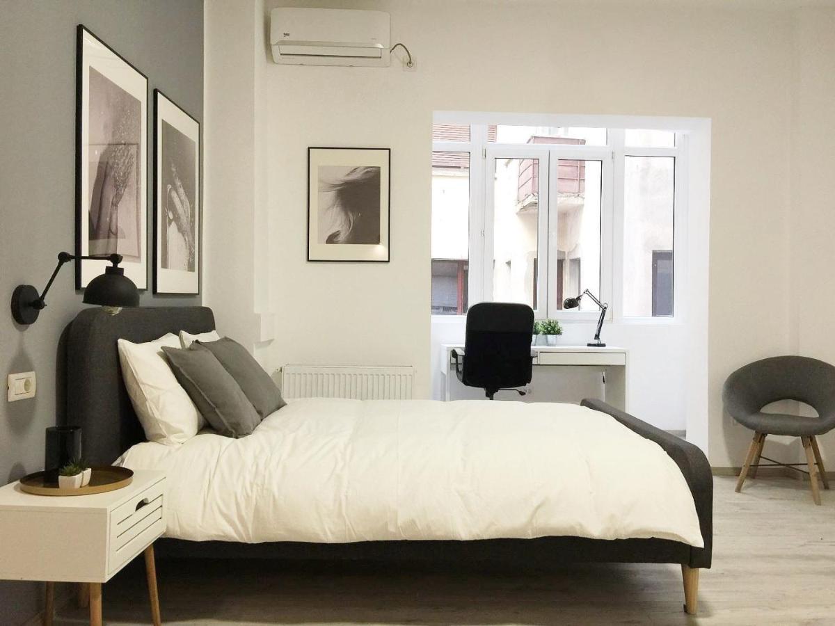 Perfect Home: Cozy 2br & Balcony Appartamento Bucarest