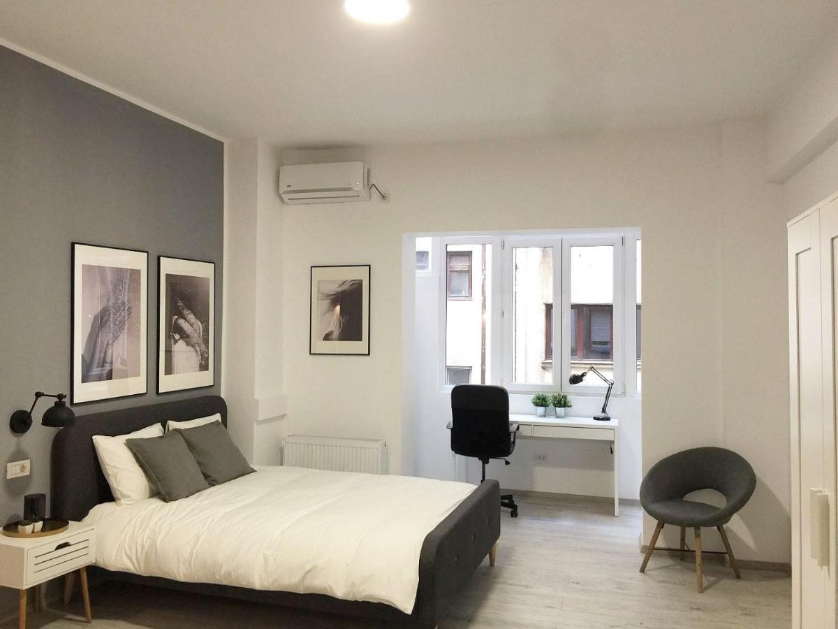Perfect Home: Cozy 2br & Balcony Appartamento Bucarest